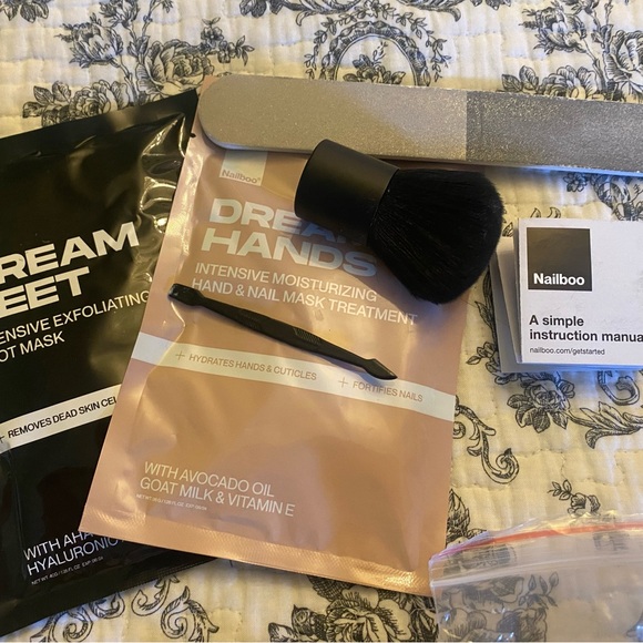 Nailboo Nail Care Set with Black and Gold Accents - Picture 4 of 4